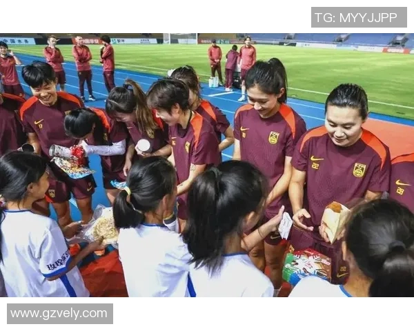 与女生畅谈足球明星的魅力与故事，探索她们心中的偶像与热爱